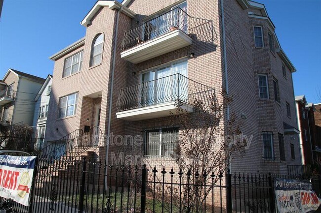161-163 Sussex Ave
