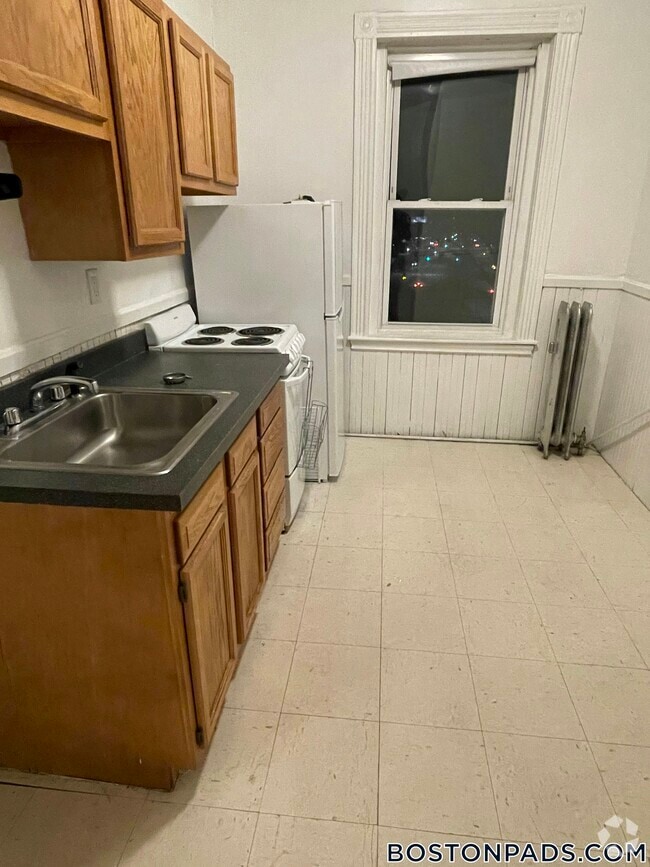 Building Photo - 1350 Commonwealth Ave Rental