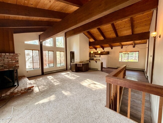 Photo - 830 Oriole Way