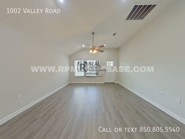 Photo - 1002 Valley Rd
