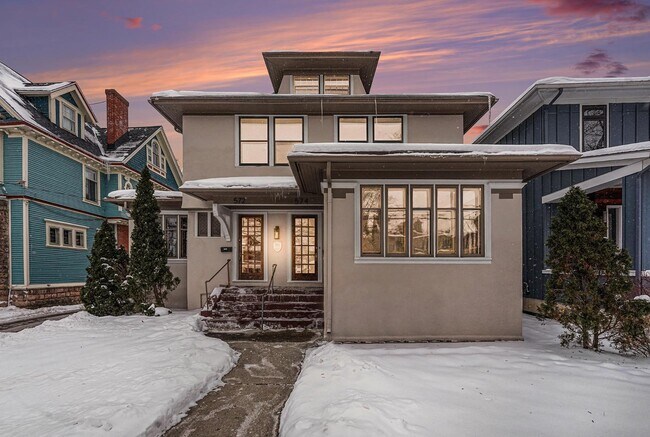 Photo - 572 Madison Ave SE