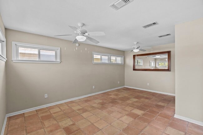 Photo - 13 Lyncrest Dr