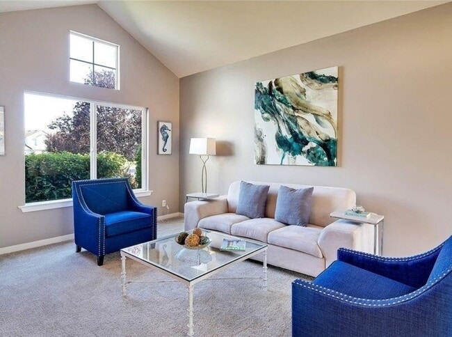 Formal Living - 1107 167th St SW