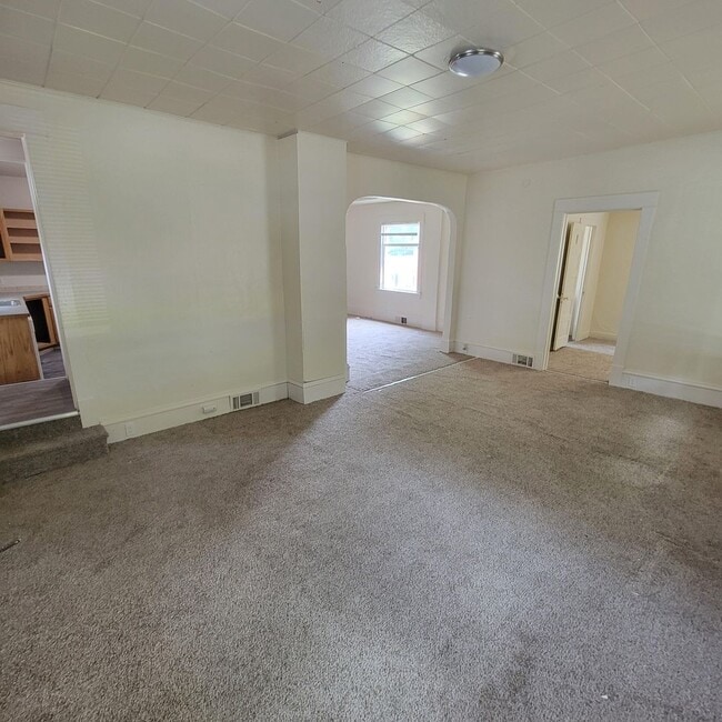 Photo - 4 bedroom lower South Hill home