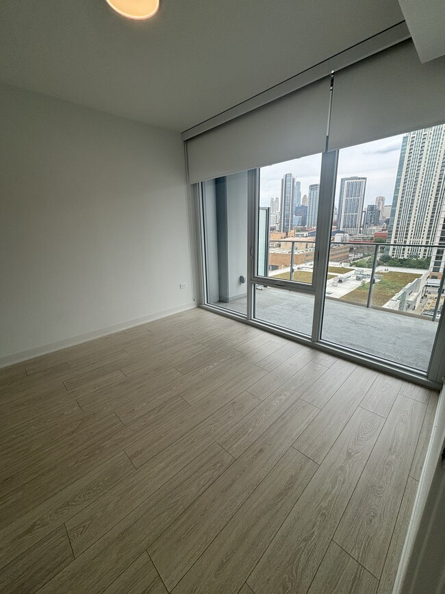 740 W Fulton St Unit 2203