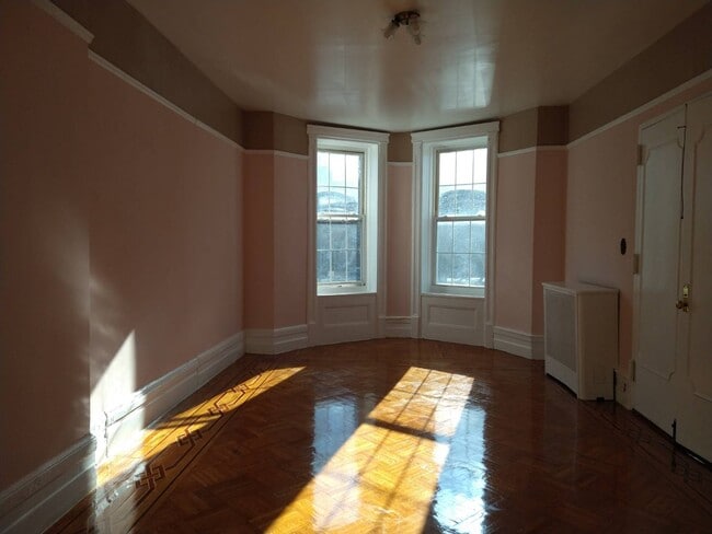 Photo - 571 Eastern Pkwy