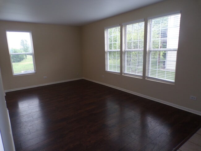 Photo - 120 W Buckingham Dr