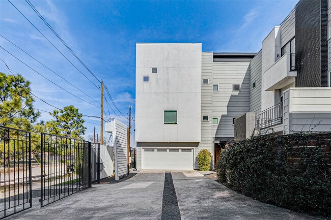 Photo - 4115 Chartres St