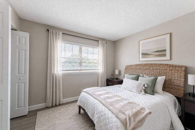 Collins Crossing Apartments
