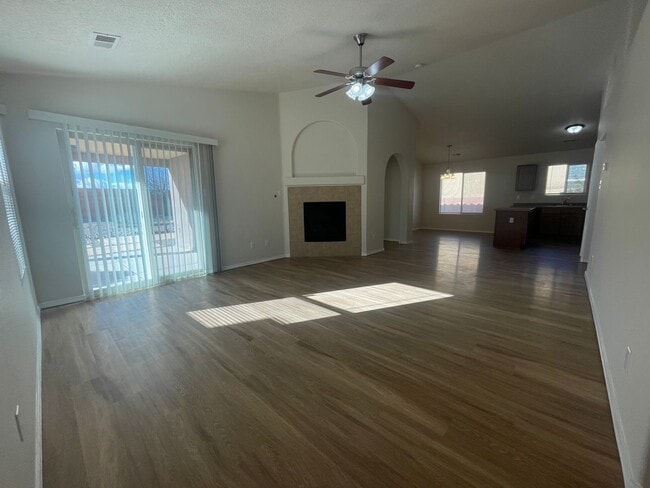 Photo - 4 bed 2 bath home in Huning Ranch.