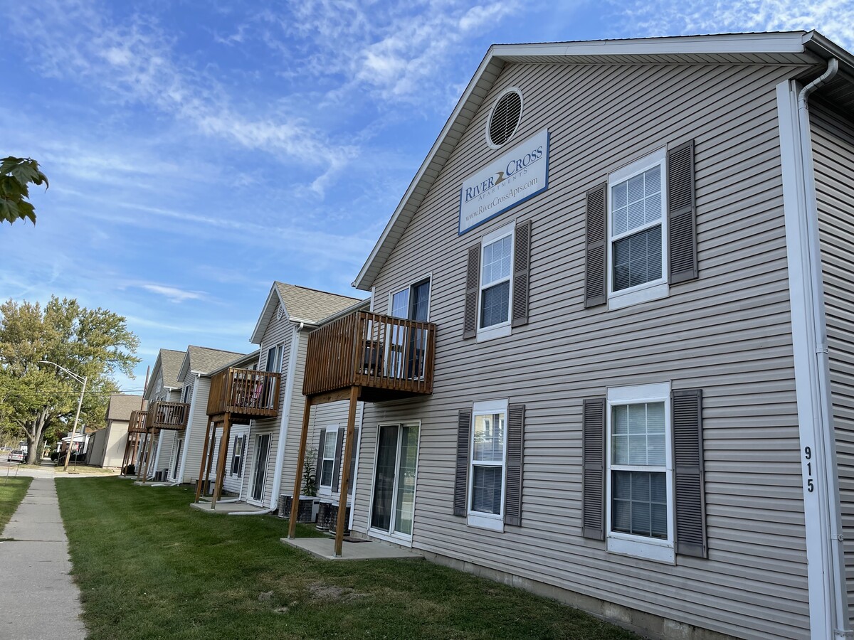 Front Of Building - River Cross Apartments