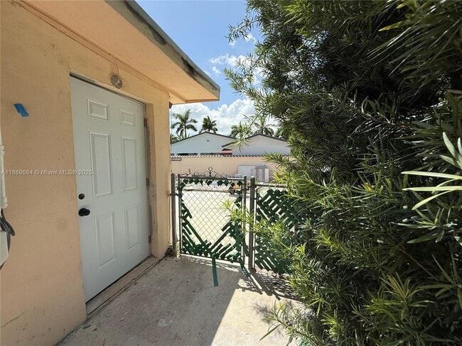 Building Photo - 9824 SW 26th Terrace Unit 1-2 Rental