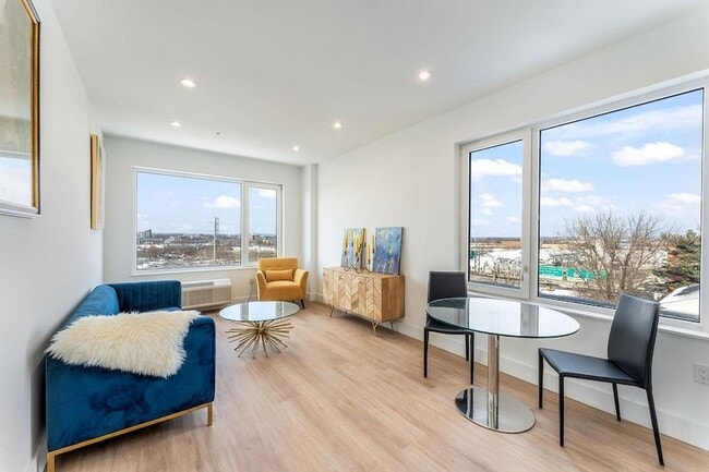 Building Photo - 3309 Liberty Ave Unit 301