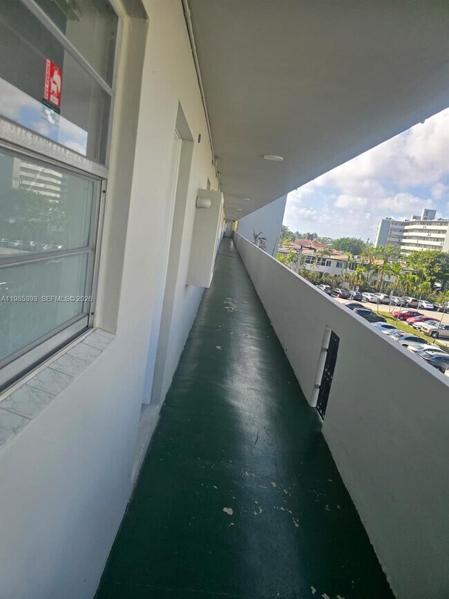 Photo - 1780 NE 191st St Unidad 407-2