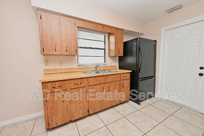 Photo - 1018 Sunshine Way SW