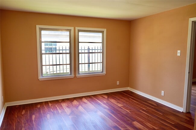Photo - 7328 Oak Hl