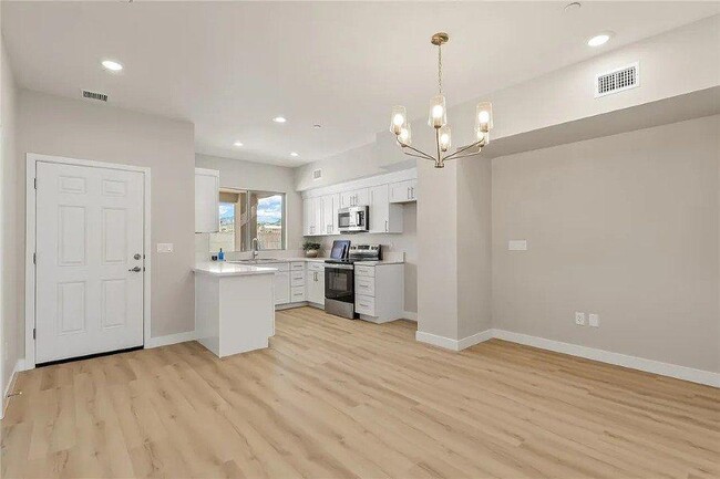 Photo - 3360 Landon Dr W