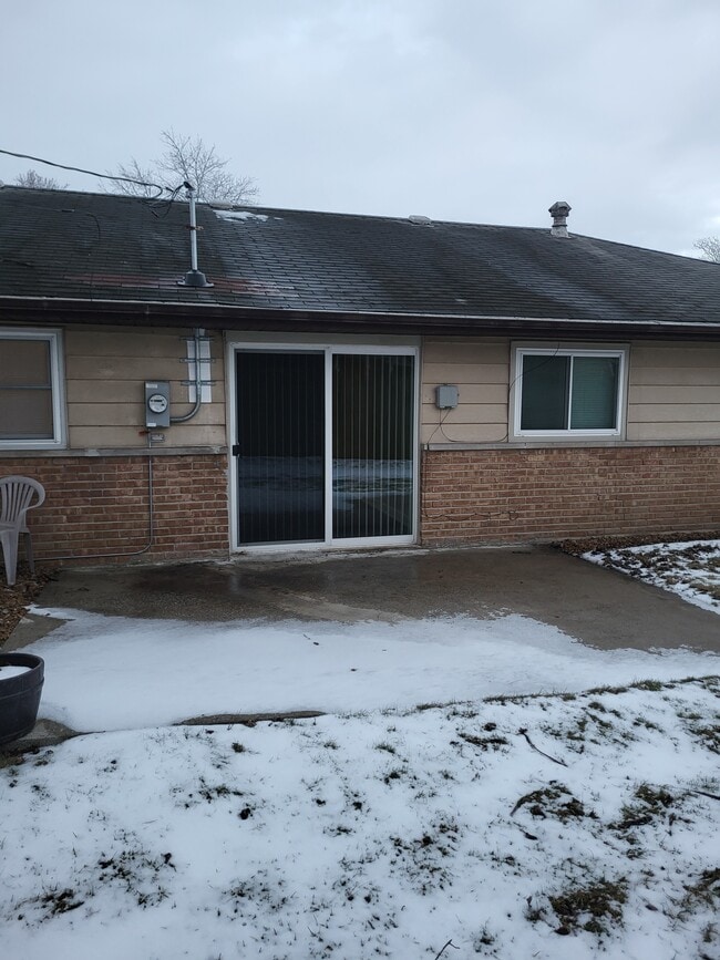 Photo - 517 Lakewood Blvd