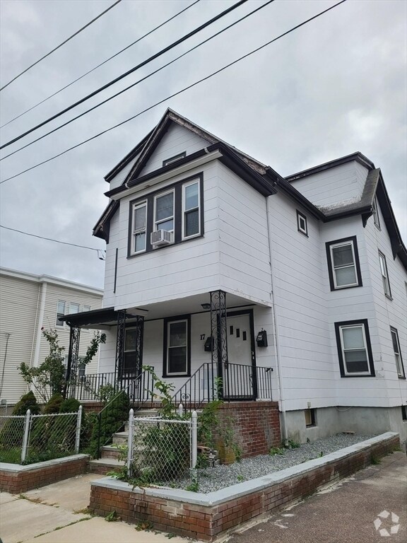 Building Photo - 17 Stearns St Unit 1 Rental