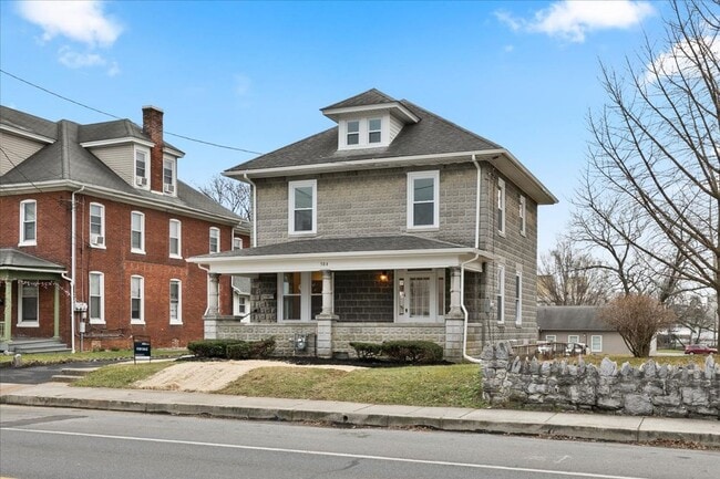 Photo - 584 W Main St