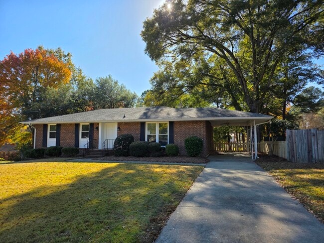 Building Photo - 1301 Fowler Dr