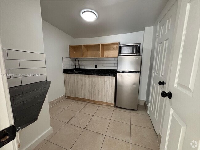 Building Photo - 633 NW 15th Ave Unit 6 Rental