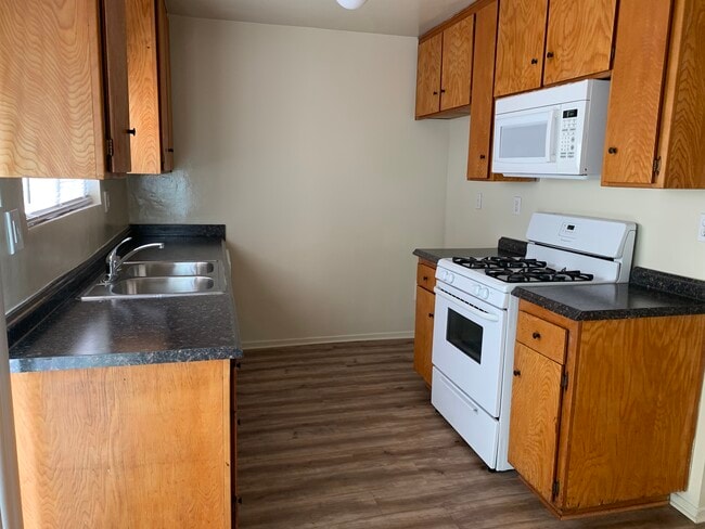 Photo - 15622 Freeman Ave Unidad 15622