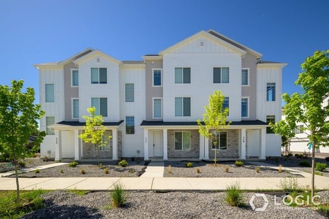 Building Photo - 688 E 500 S