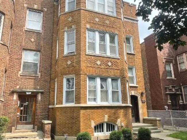 Building Photo - 7743 S East End Ave
