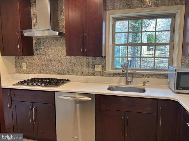 Photo - 1249 Derbyshire Rd