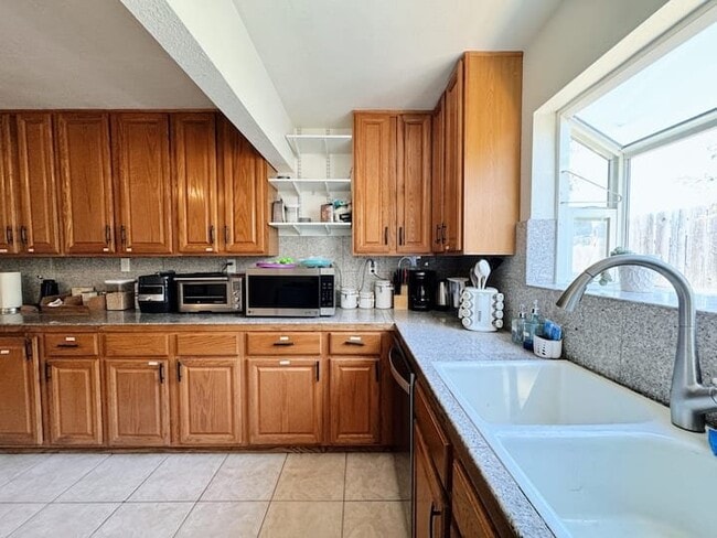 Photo - 1724 Luxton St Unit 0