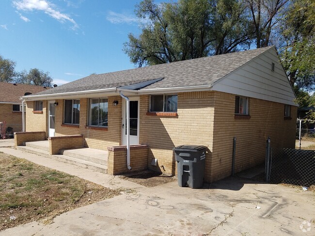 Building Photo - 311 -313 16th Ave Ct Unit 311 Right Side Rental