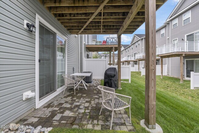 1502 Arose Ln