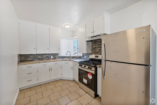 Accesorios - 6405 - 6411 1/2 8th Ave