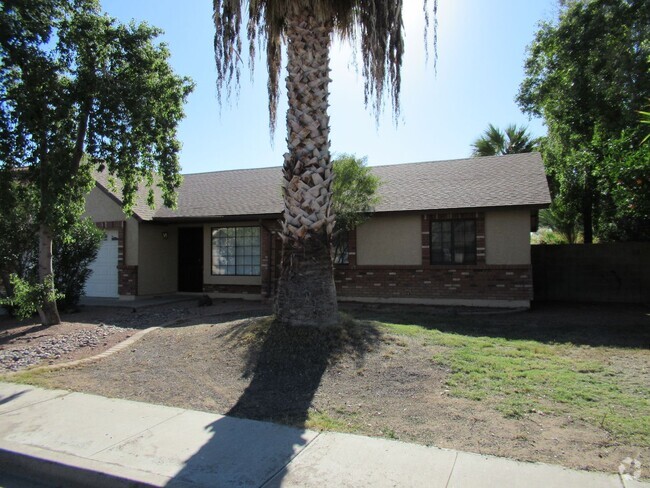 Building Photo - 3 Bedroom Home with Pool In Northeast Mesa!