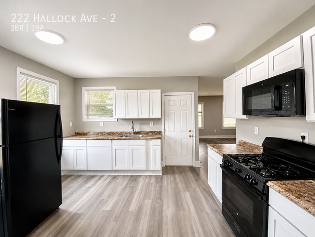 Building Photo - 222 Hallock Ave Unit 2