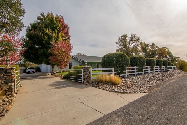 Photo - Country Home for Rent on Acreage | 3.5 Acres, 3 Car Garage, Deck, Pet Friendly