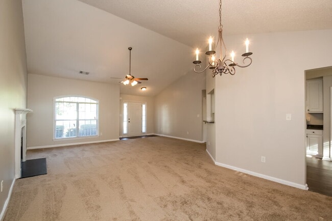 Photo - 310 The Gables Dr