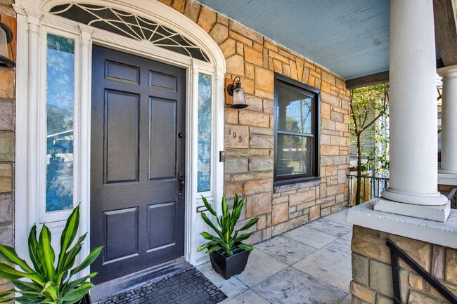 Building Photo - Thomas Square Home