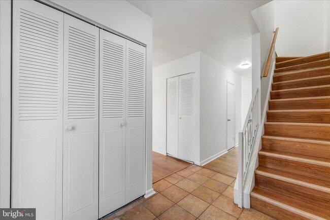 Building Photo - 6911 Cipriano Woods Ct