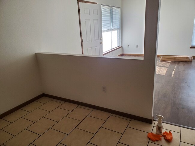 Mirando desde la casa hasta la sala de estar - 1015 Diamond Head Rd