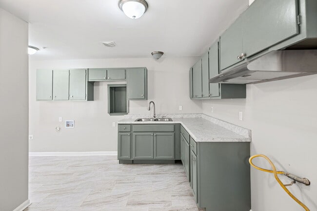 Photo - 3240 Boxdale St