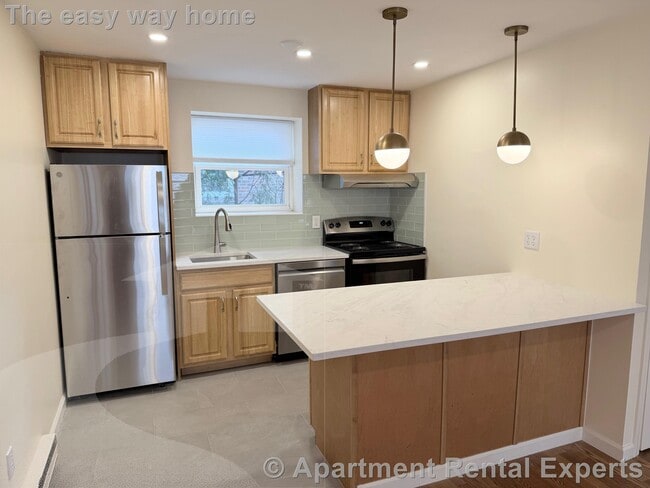 Building Photo - 104 Trowbridge St