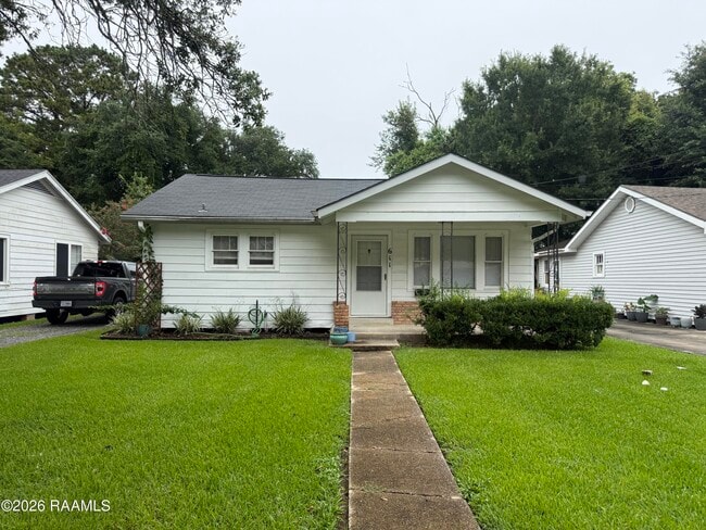 Building Photo - 611 Everette St