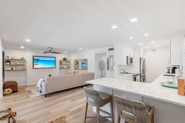 Photo - 1910 Gulf Shore Blvd N Unidad 204