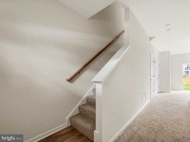 Photo - 113 Heyford Dr