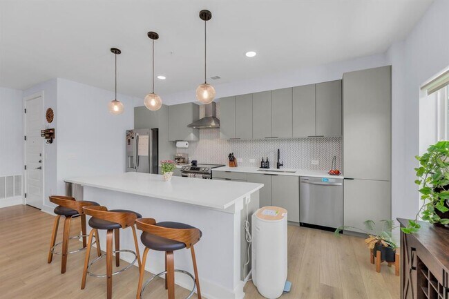 Photo - 2500 Longview St Unit 323
