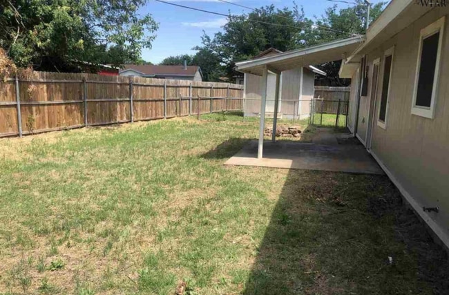 Photo - 1442 Deville St