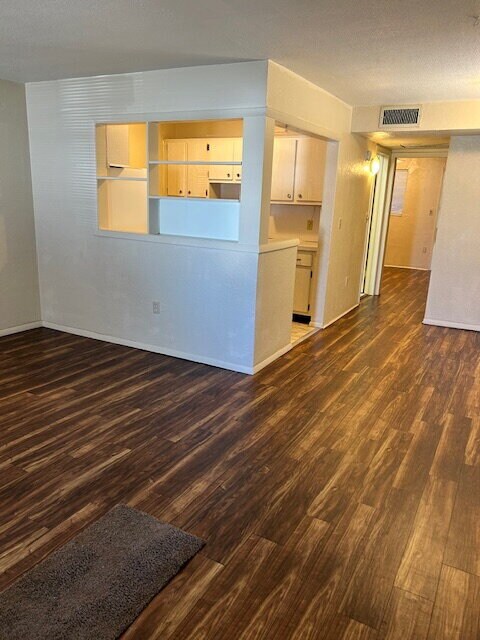 1/2  Duplex - Large two bedroom with W/D hook up, Seminole FL