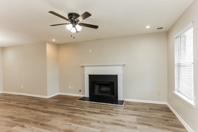 Photo - 4040 Brookfield Way